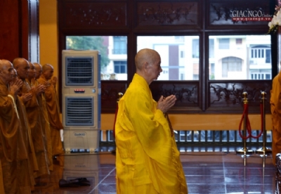 TP.HCM: Chư Tăng bố-tát, thính giới tại Việt Nam Quốc Tự